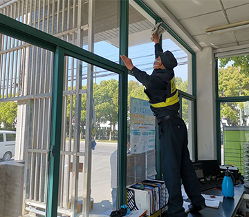 清掃衛(wèi)生美環(huán)境，服務(wù)客戶當(dāng)先鋒